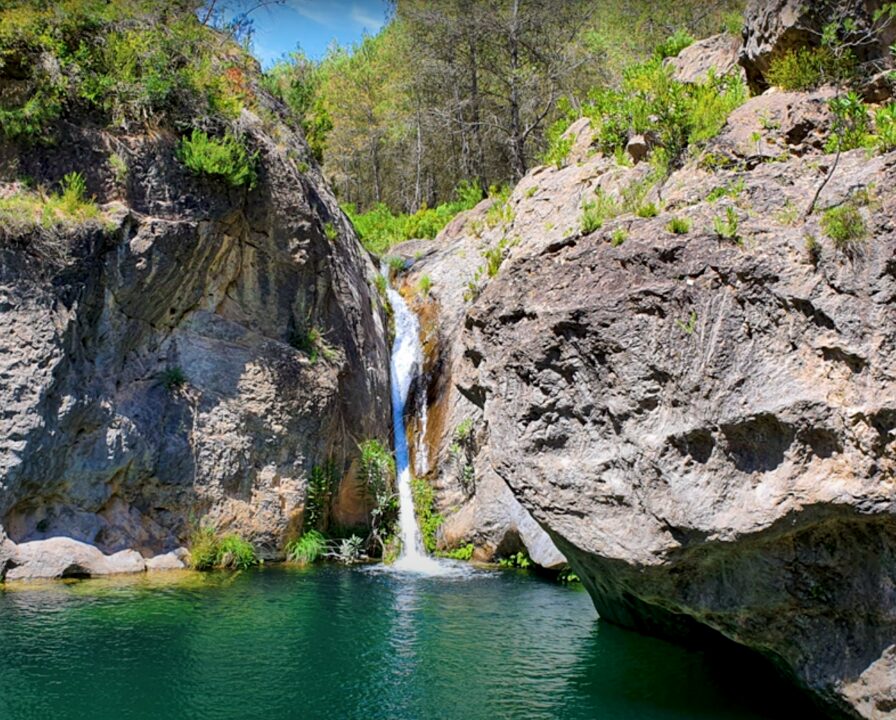 Pozo negro en Torrechiva. Cascada de la rambla de Santa Anana